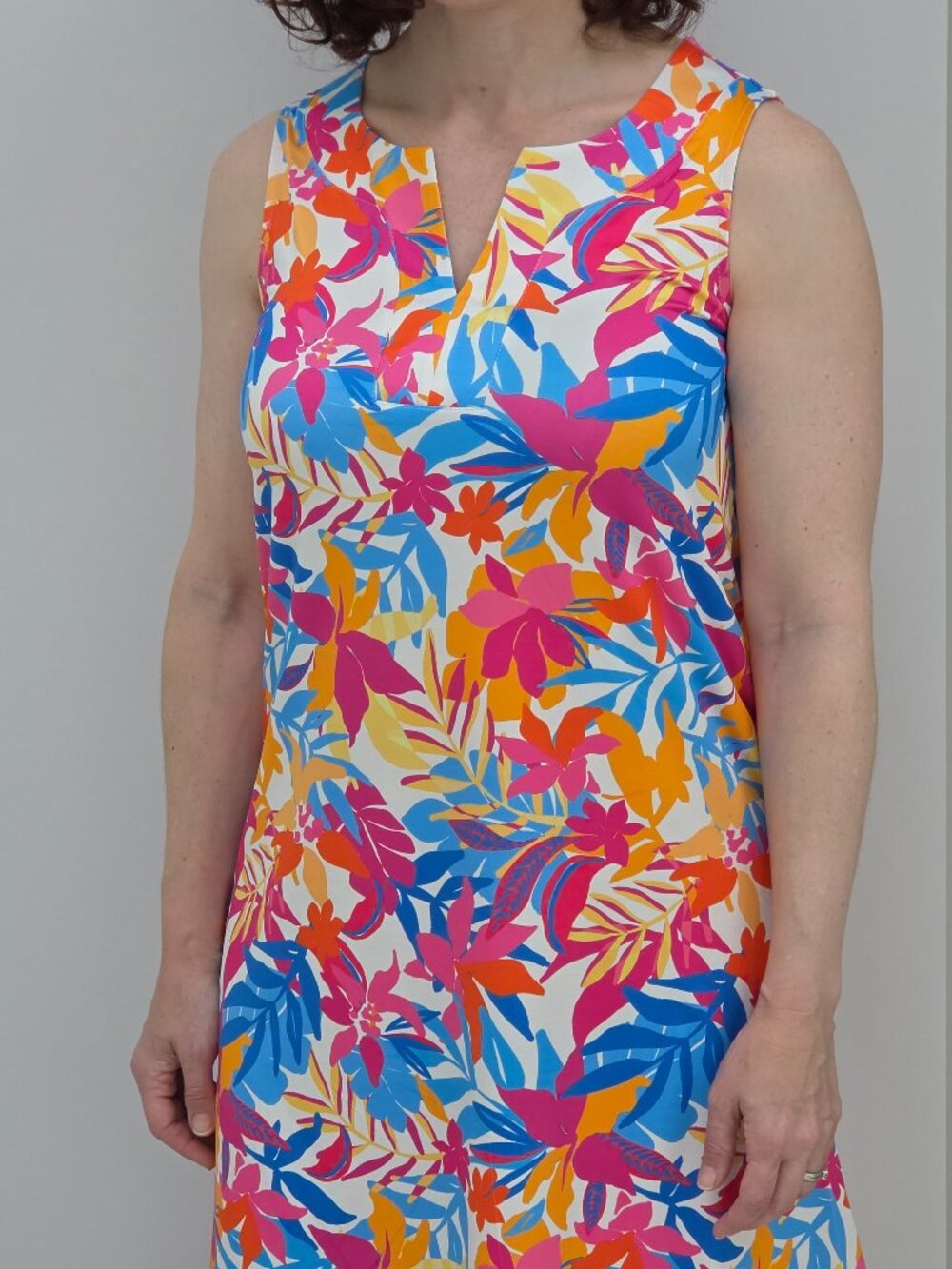 STELLA PARKER NWT, FLORAL SLEEVLESS SHIFT WITH UPF50 SUN PROTECTION, SIZE S